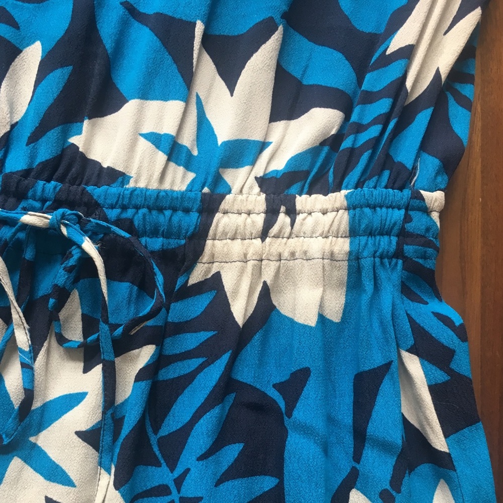 LOFT Round Neck Floral Dress - Picture 4 of 6